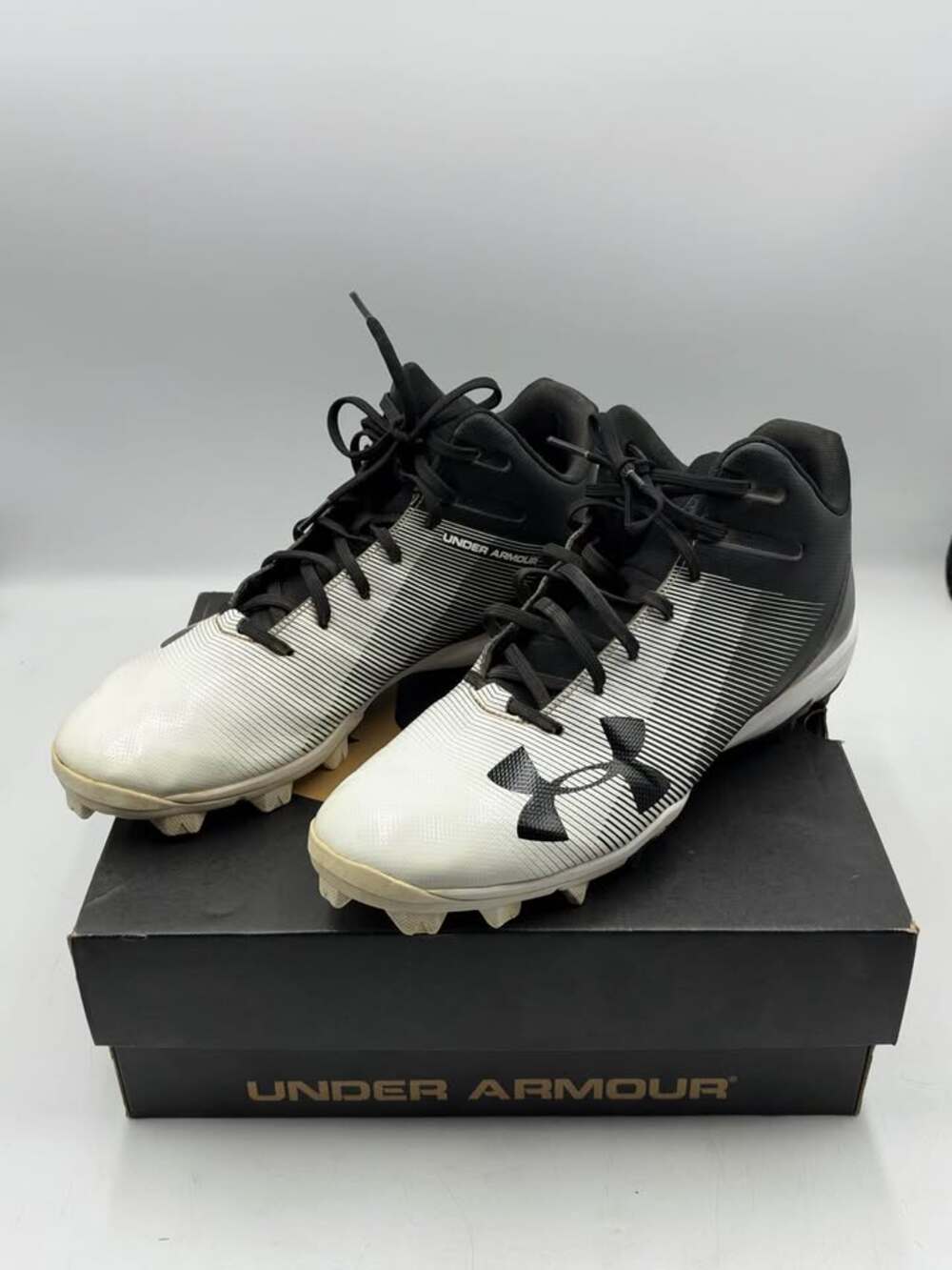 Under Armour Men’s Leadoff Mid RM Baseball Cleats Size 10.5 Black/White Box